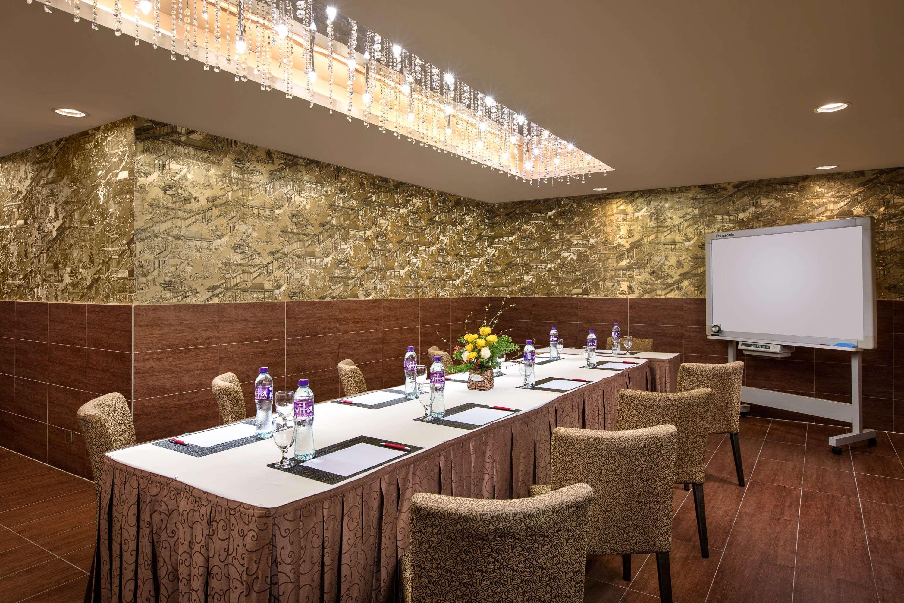 Ramada Harbour View Hotel 4*